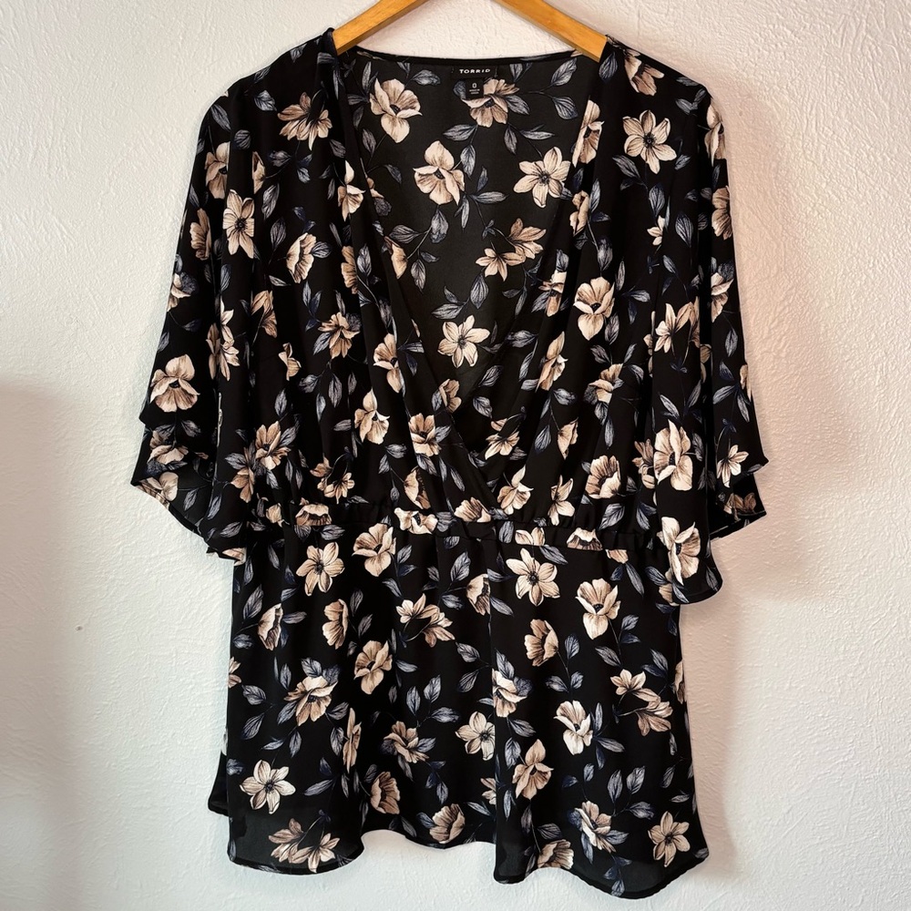 Torrid Black Floral Blouse Size 0/Large